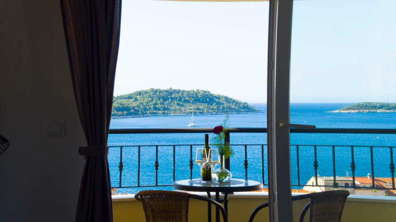 A Lovely And Cozy Room With A Breathtaking View Vis Exterior photo